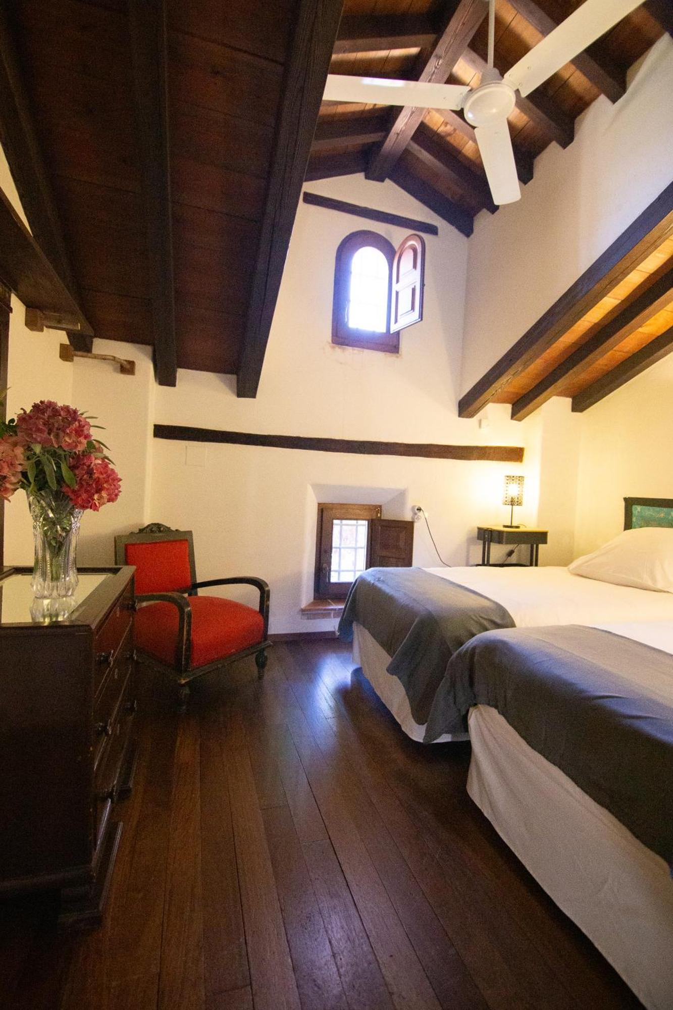 Cortijo Los Arbolitos, Casa Compartida Guejar Sierra Bilik gambar